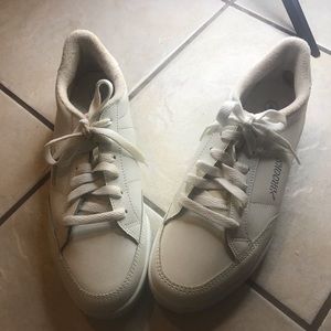 Ladies White Brook tennie shoes